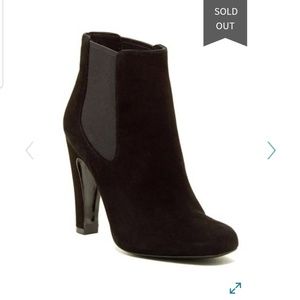 FLASH SALE Vince Camuto black suede boots